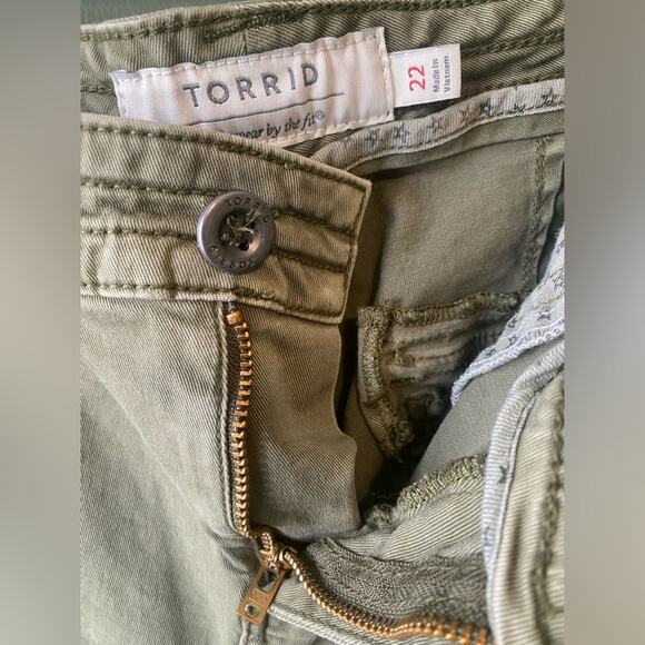 Torrid Pants Womens Sz 22 Twill Skinny Straight Leg Green Casual Stretch Jeans - Picture 8 of 9